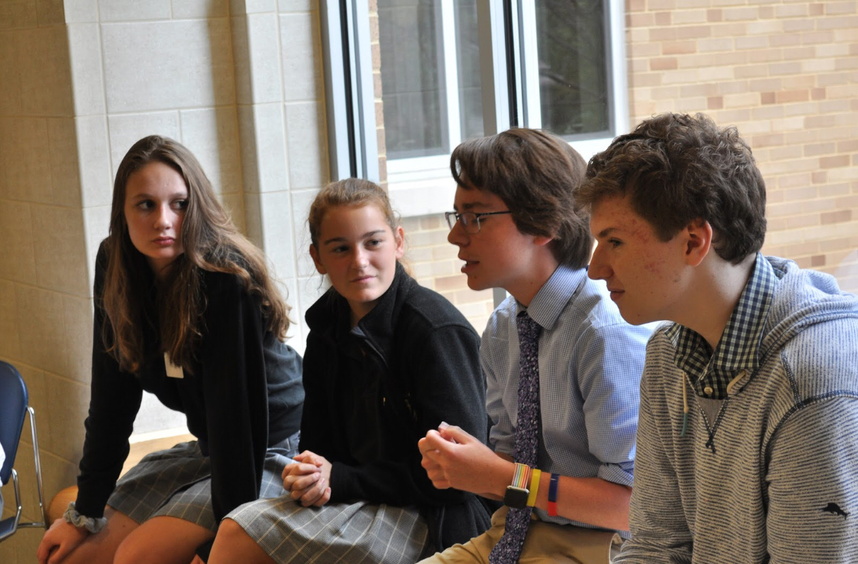 (Left to right) Chelsea Venters (Padua ‘21), Jessica Classen (Padua ‘20),
Aidan O’Neill (‘19), and Joseph Rafalli (‘21) discuss Metamorphoses and the
dynamic of SST’s cast.