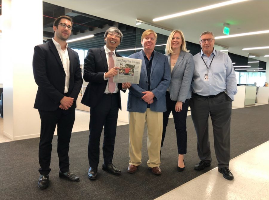 (From left to right) Matt Hamilton, L.A. Times owner Patrick Soon-Shiong, Paul Pringle, Harriet Ryan and executive editor Norman Pearlstine celebrate the Times’ win Monday. (Photo courtesy of Rong-Gong Lin II, uploaded on the Daily Trojan)